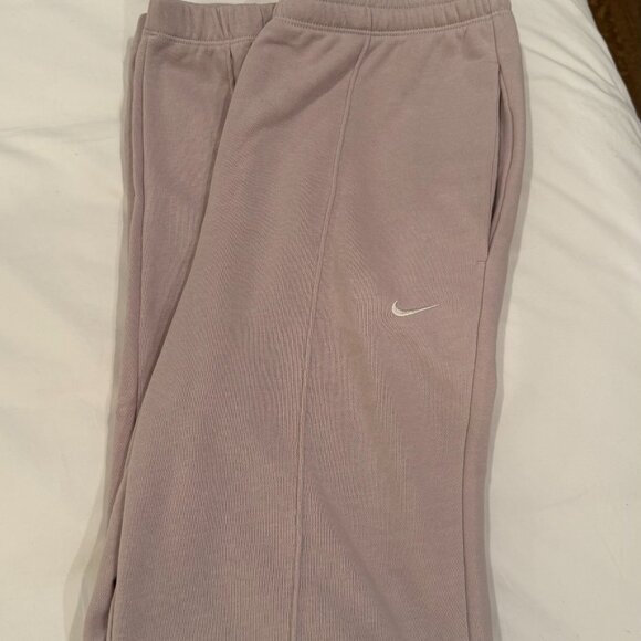 Nike Joggers - Picture 1 of 4